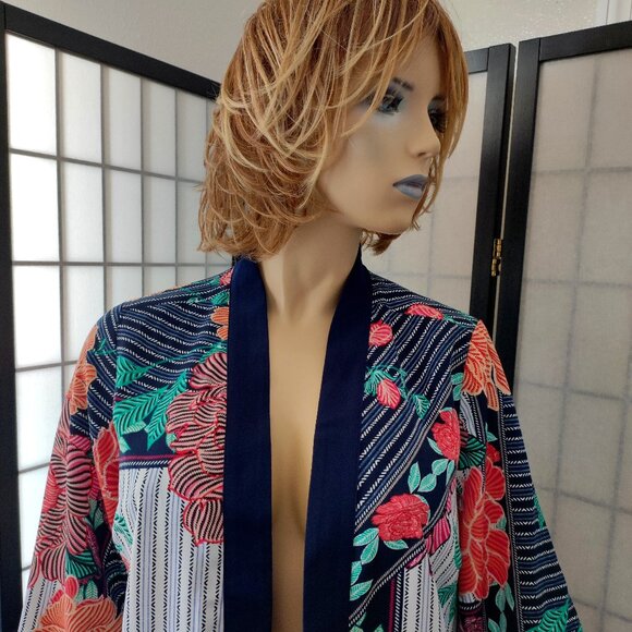 Chico's Kimono Jacket Top Vibrant Floral Print Multi-Color Sz 1 With Tie Sleeve - Picture 2 of 8